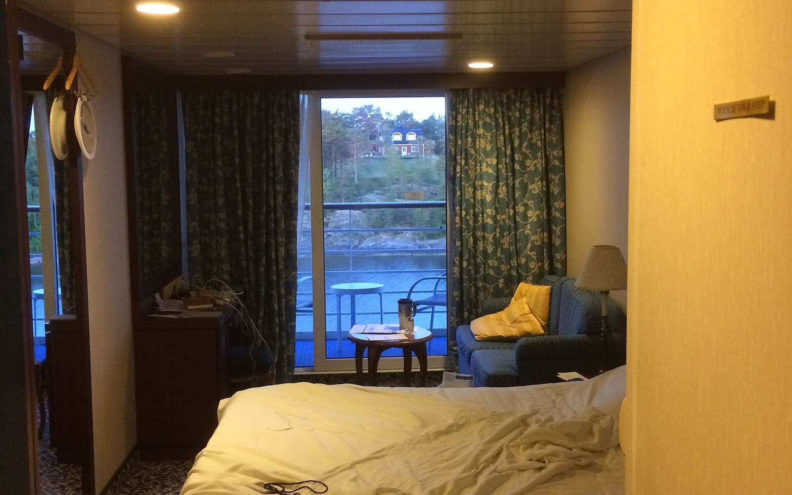 A cruise balcony cabin