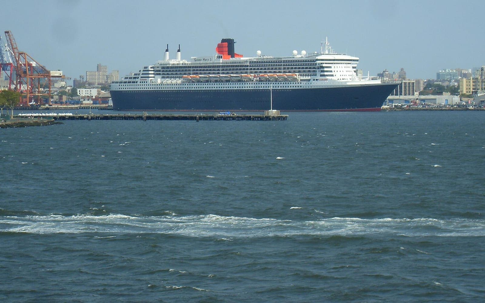 Queen Mary 2 arriving in port