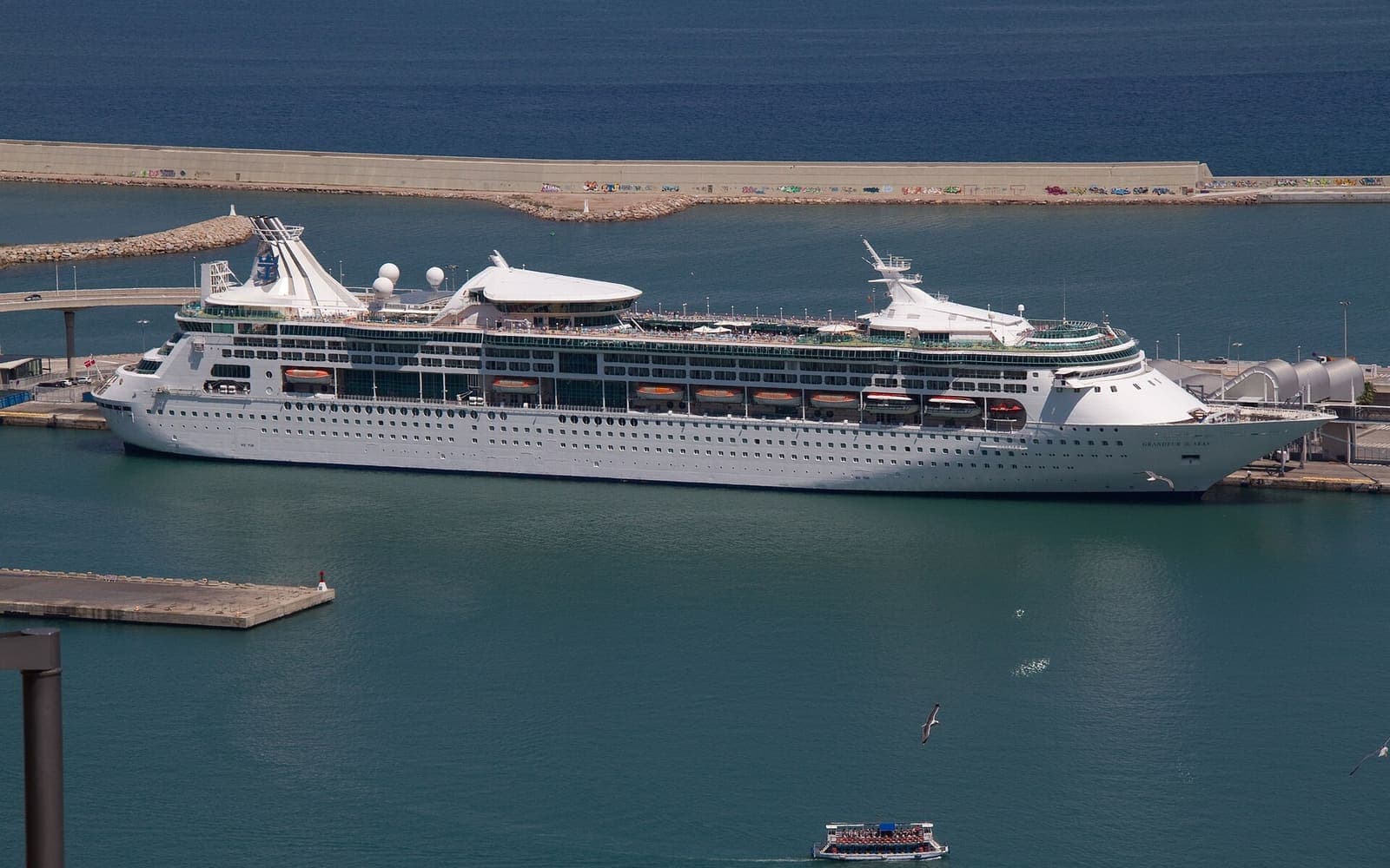 Grandeur of the Seas, a cruise ship with paid wifi options