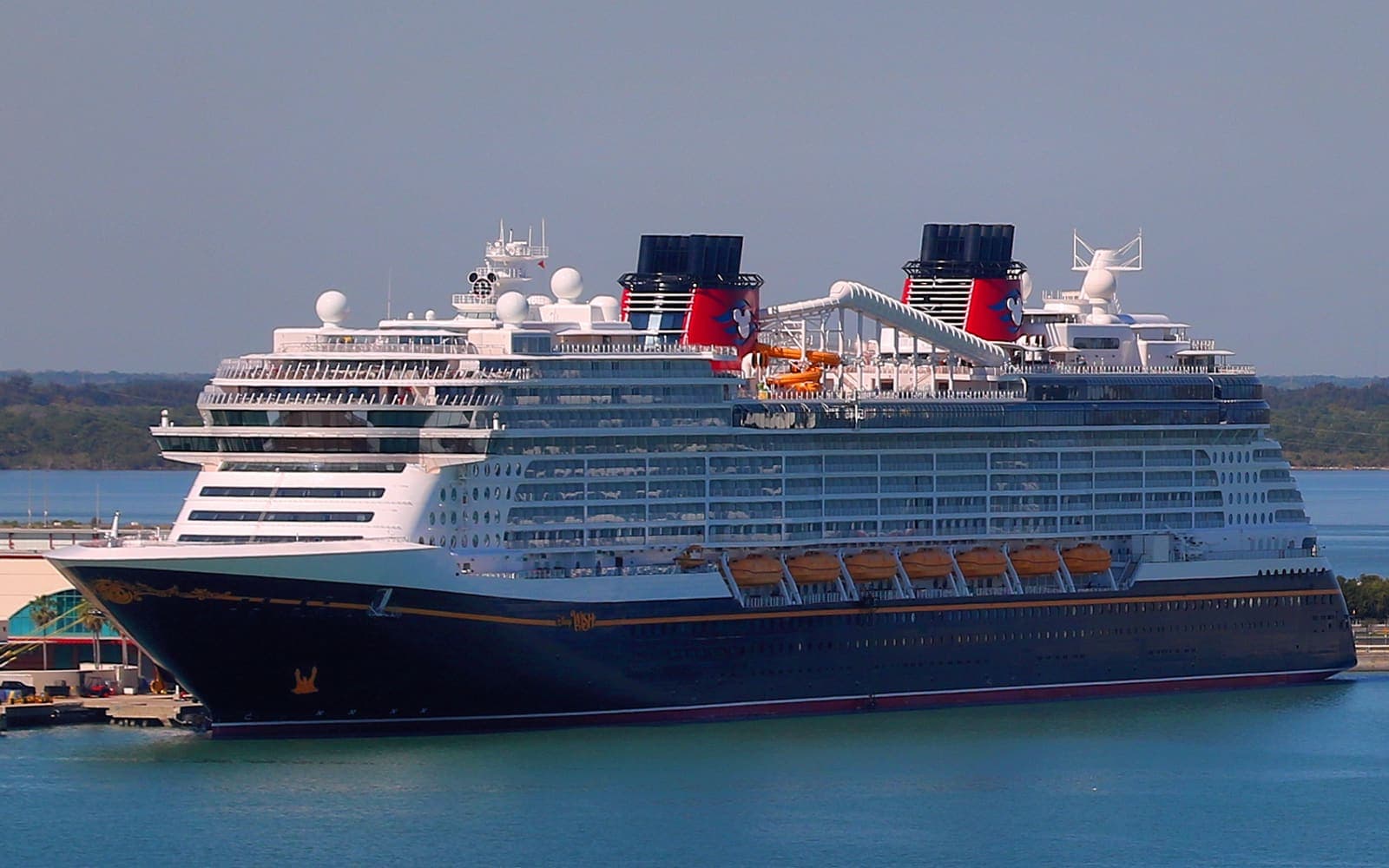 A ship at port at the start of a friends’ sailing