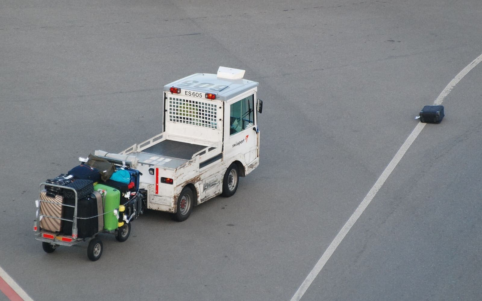 A luggage claim after a delay