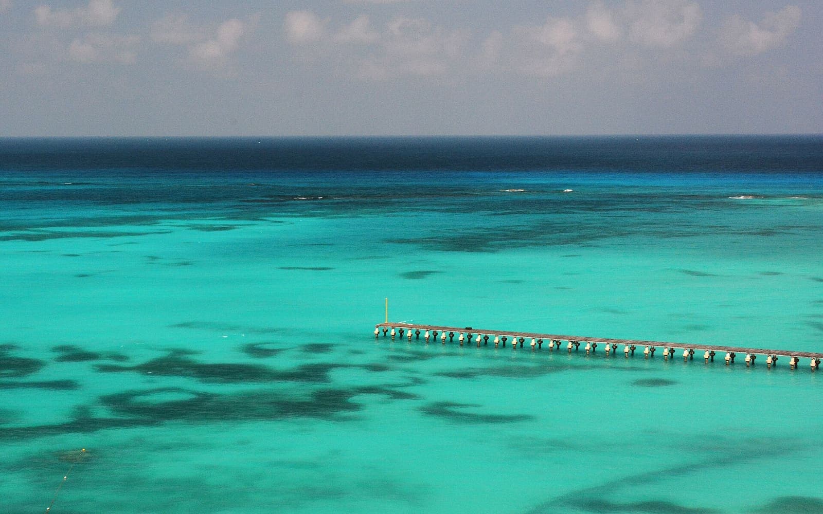 Turquoise water on a Cancun beach