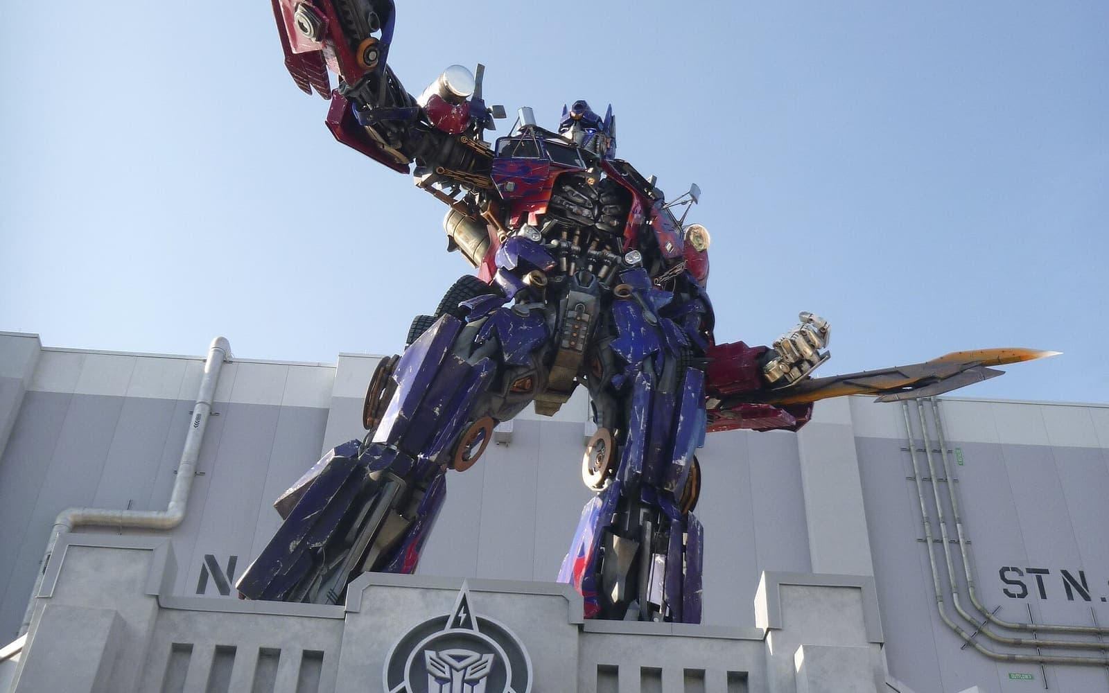 A headliner facade at Universal Studios Florida