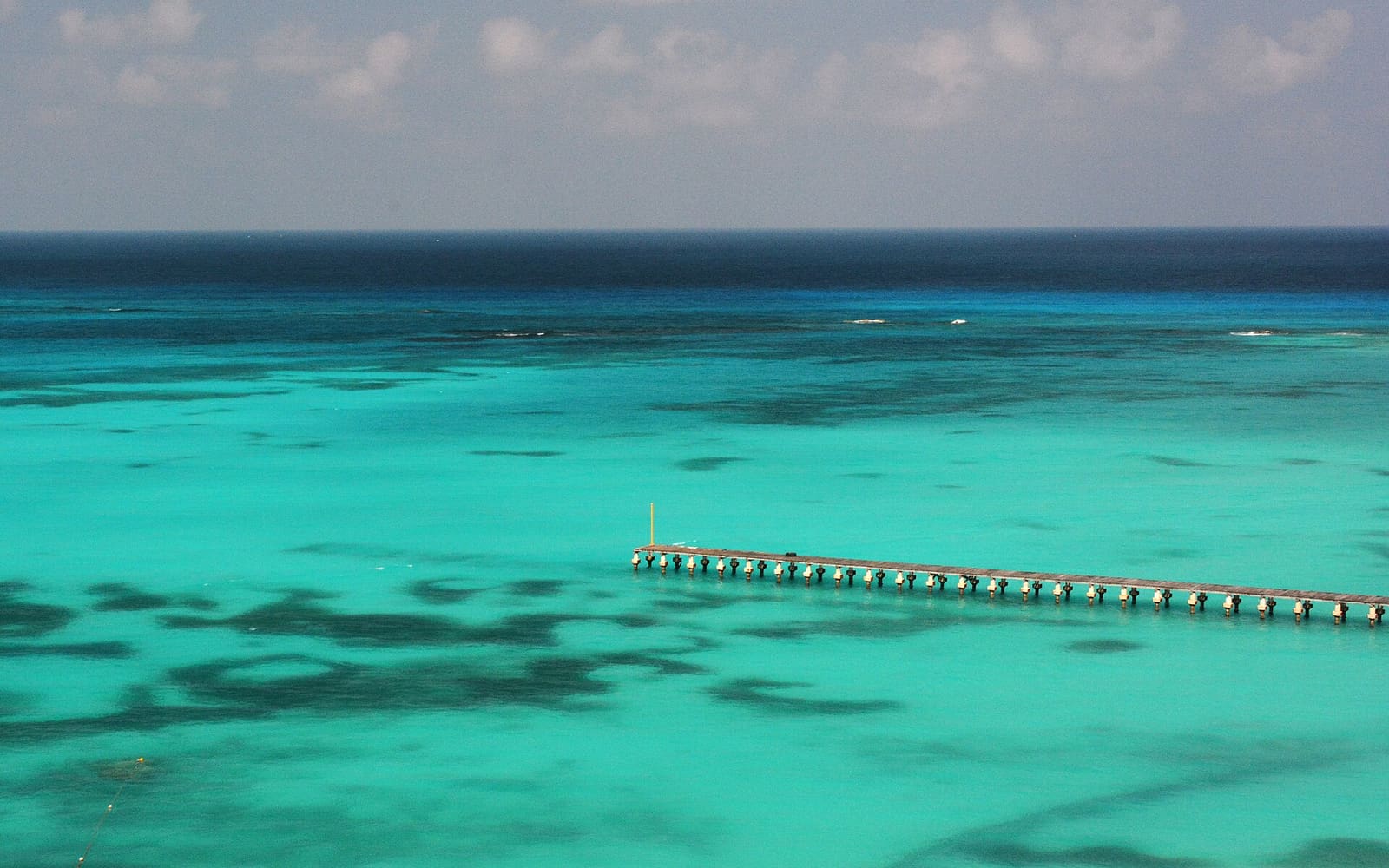 Turquoise water on a Cancun beach